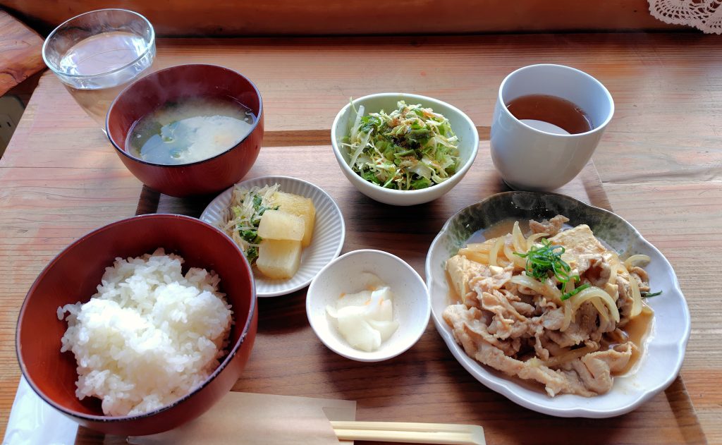 慎太郎食堂の日替わりメニューにある、スタミナ肉豆腐の画像